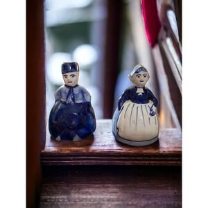 Vintage Delft Blue handpainted porcelain/ceramic figural salt/pepper sha…